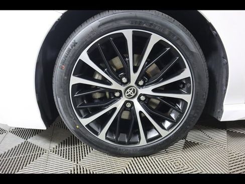 Used 2020 Toyota Camry SE FWD image 30