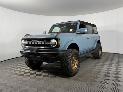Used 2023 Ford Bronco Outer Banks AWD/4WD image 3