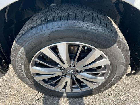 Used 2018 Nissan Pathfinder SV AWD/4WD image 4