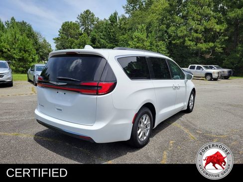 Used 2022 Chrysler Pacifica Touring-L FWD image 6
