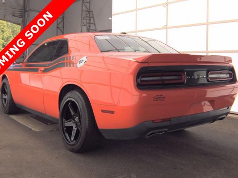 Used 2019 Dodge Challenger SXT RWD image 5