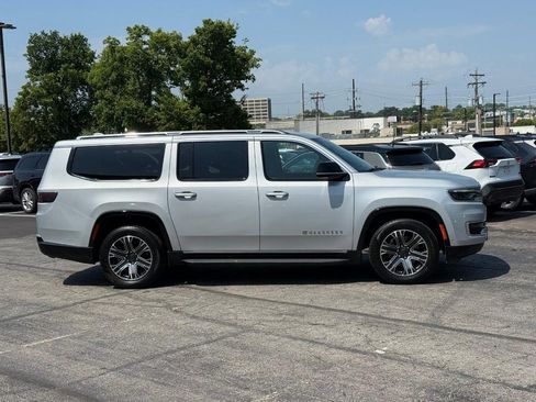Used 2023 Jeep Wagoneer L Series II image 2