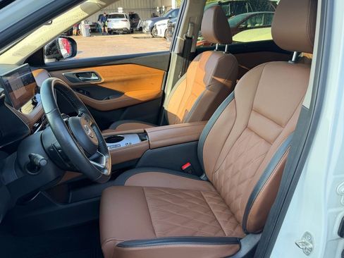 Certified 2024 Nissan Rogue Platinum w/ Platinum Premium Package FWD image 10