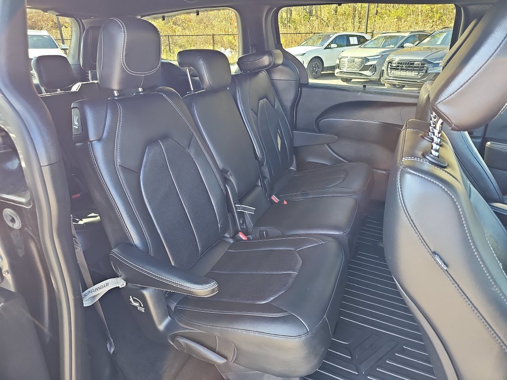 Used 2021 Chrysler Pacifica Touring-L w/ Premium & Safety Sphere Group FWD image 26