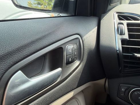 Used 2019 Ford Escape Titanium AWD/4WD image 18
