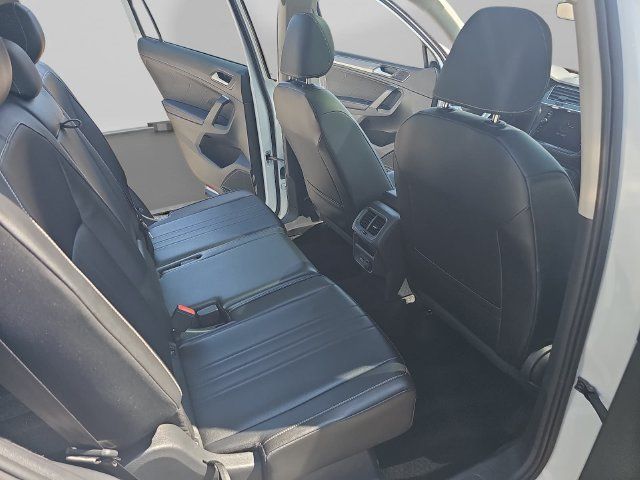 Used 2024 Volkswagen Tiguan SE FWD image 32