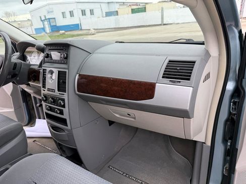 Used 2010 Chrysler Town & Country Touring image 25