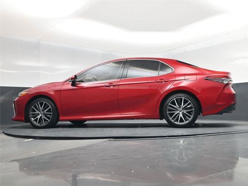 Used 2023 Toyota Camry XLE w/ Navigation Package image 26