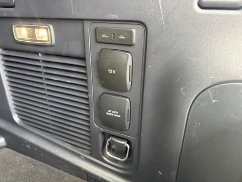 Used 2025 Ford Expedition Active AWD/4WD image 37