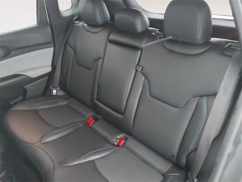 Used 2024 Jeep Compass Latitude w/ Sun and Sound Group image 13