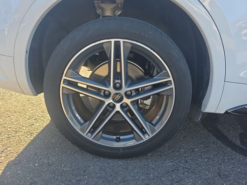 Used 2023 Audi Q5 e Premium Plus w/ Premium Plus Package image 11