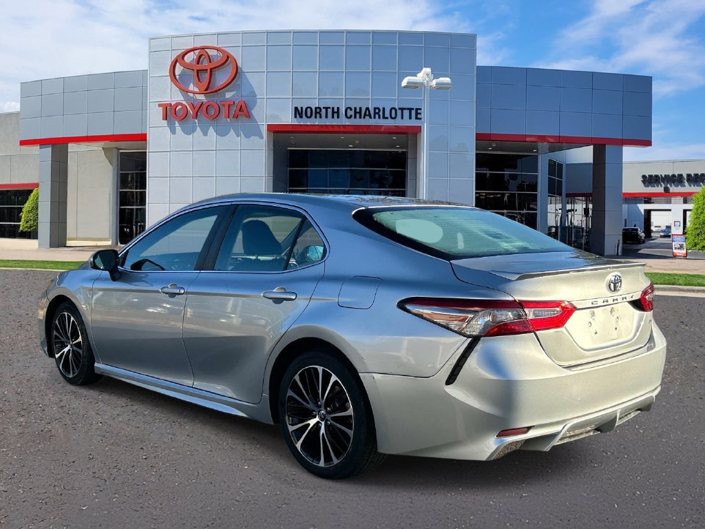 Used 2018 Toyota Camry SE FWD image 4