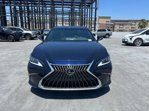 Used 2025 Lexus ES 300h w/ Premium Package FWD image 2