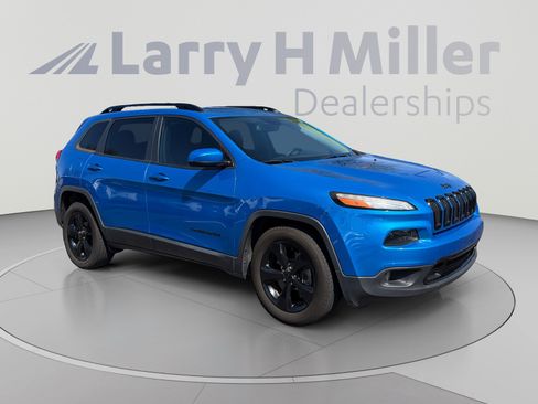 Used 2018 Jeep Cherokee Latitude w/ Altitude Package FWD image 7