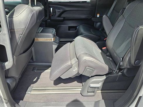 Used 2025 Toyota Sienna Platinum AWD/4WD image 22
