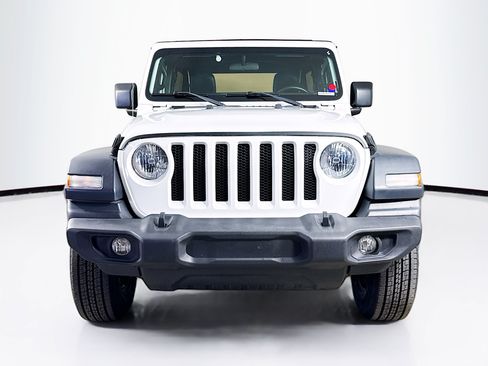 Used 2018 Jeep Wrangler Unlimited Sport S AWD/4WD image 3