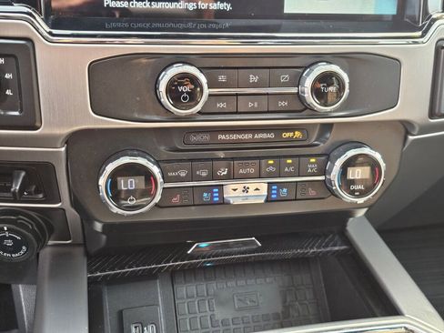 Certified 2022 Ford F450 Platinum w/ FX4 Off-Road Package image 29