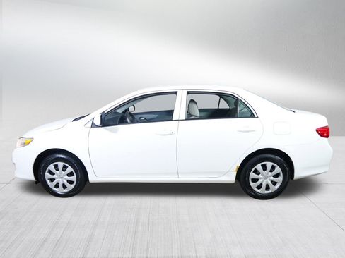 Used 2010 Toyota Corolla LE image 4