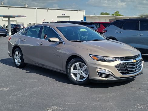 Used 2024 Chevrolet Malibu LS FWD image 1