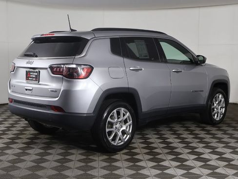 Used 2023 Jeep Compass Latitude AWD/4WD image 7