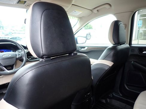 Used 2020 Ford Escape Titanium AWD/4WD image 17