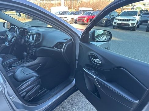 Used 2019 Jeep Cherokee Latitude Plus w/ Cold Weather Group image 6