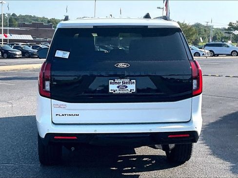 New 2027 Ford Expedition Platinum w/ Stealth Appearance Package AWD/4WD image 4