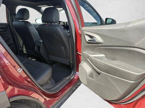 Used 2024 Chevrolet Trax RS w/ Sunroof Package FWD image 22
