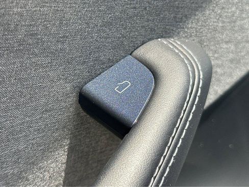 Used 2025 Tesla Model 3 Long Range RWD image 29