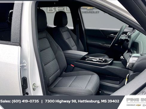 New 2026 Chevrolet Equinox LT FWD image 6