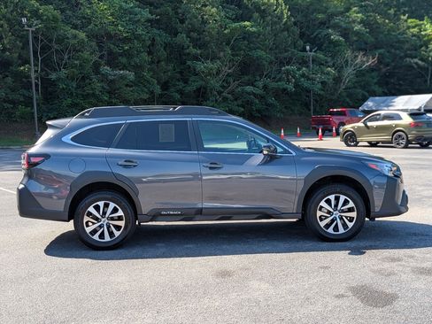 Used 2023 Subaru Outback Premium AWD/4WD image 10