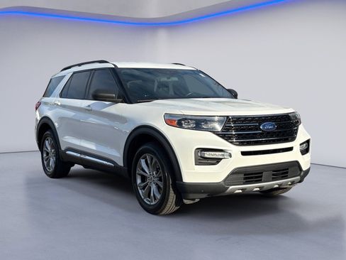 Used 2020 Ford Explorer XLT w/ Equipment Group 202A image 9