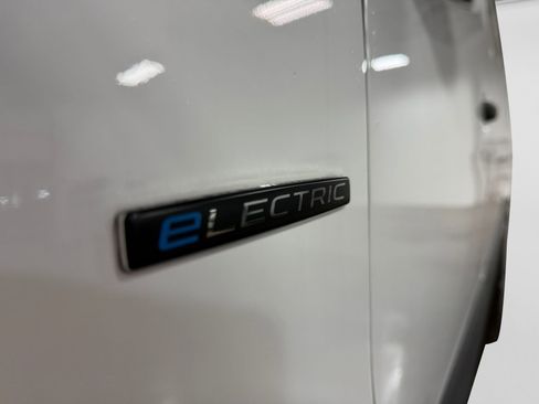 Used 2024 Mercedes-Benz eSprinter 170 Cargo image 12