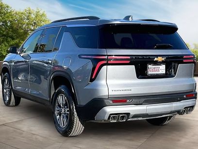 Used 2025 Chevrolet Traverse LT