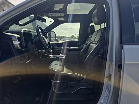 Used 2026 Ford F250 Platinum AWD/4WD image 11
