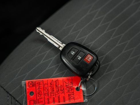 Used 2017 Toyota Tacoma SR5 image 41