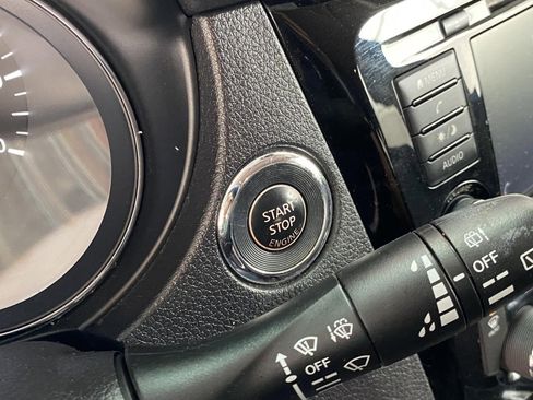 Used 2020 Nissan Rogue SV FWD image 27