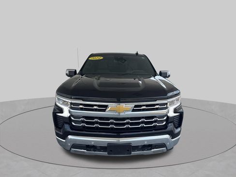 Used 2024 Chevrolet Silverado 1500 LTZ w/ Z71 Off-Road Package AWD/4WD image 9