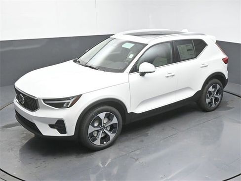 New 2025 Volvo XC40 B5 Plus w/ Protection Package Premier image 46