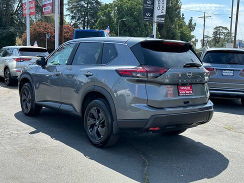 Used 2026 Nissan Rogue SV FWD image 4
