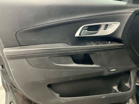 Used 2017 Chevrolet Equinox LT image 16