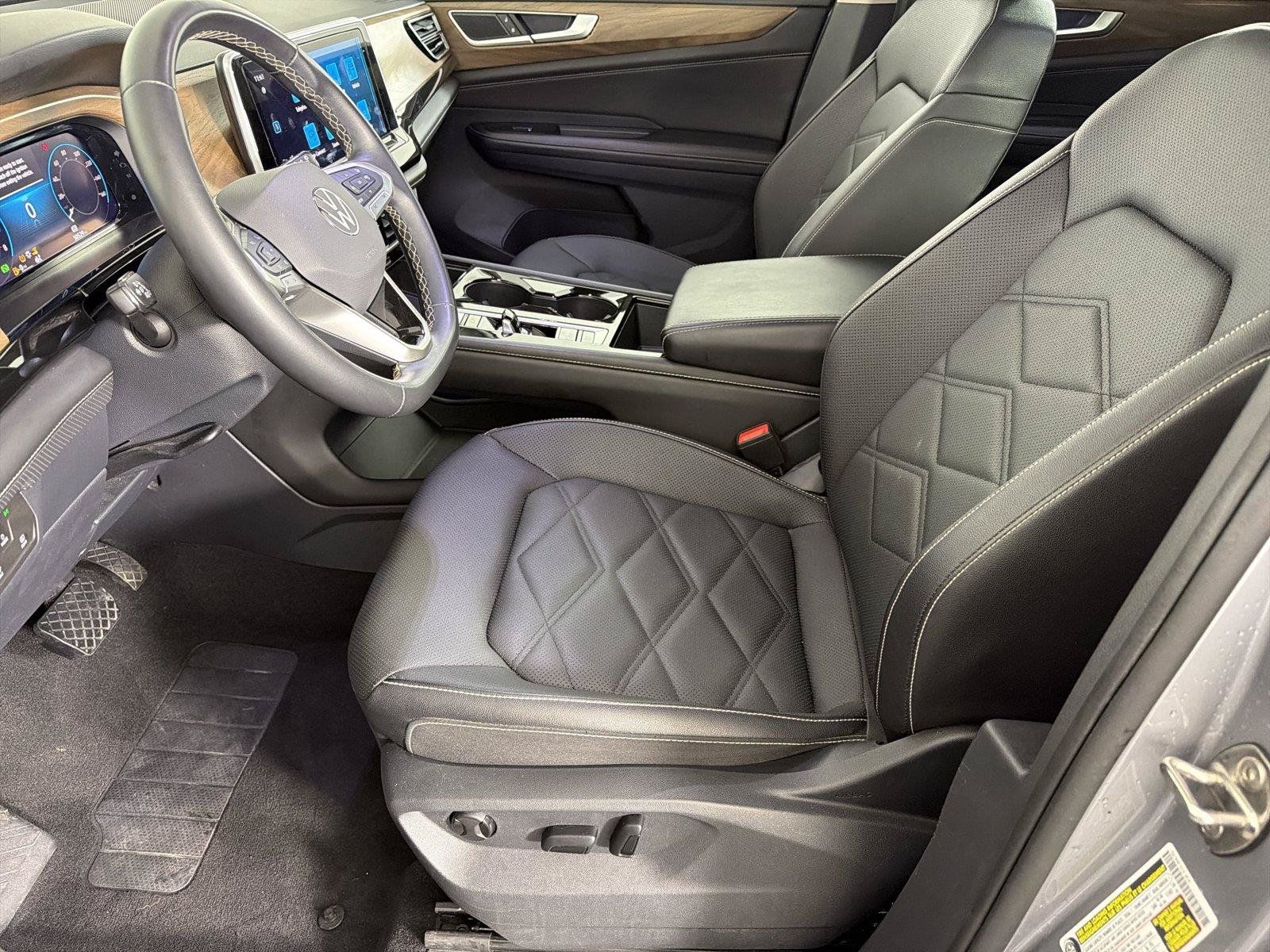Used 2025 Volkswagen Atlas SE AWD/4WD image 7