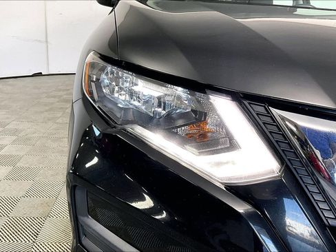 Used 2018 Nissan Rogue S image 28