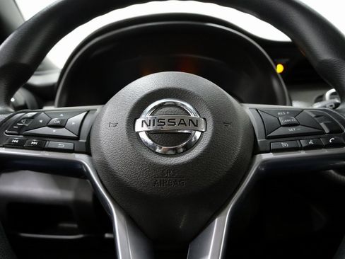 Used 2018 Nissan Kicks SV image 14