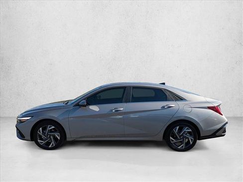 Certified 2025 Hyundai Elantra Limited image 9