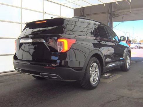Used 2023 Ford Explorer XLT w/ Equipment Group 202A image 4