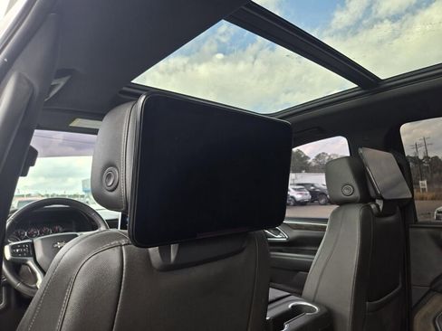 Used 2021 Chevrolet Tahoe Z71 w/ Rear Media and Nav Package image 28