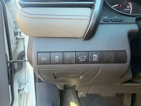 Used 2021 Toyota Camry SE image 14