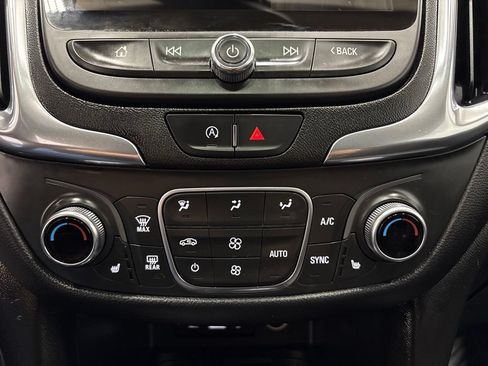 Used 2022 Chevrolet Equinox LT FWD image 20