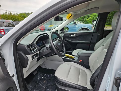 Certified 2025 Ford Escape Platinum w/ Class II Trailer Tow Package AWD/4WD image 16